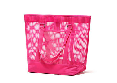 Multifunktions-Rosen-Damen setzen die Tasche/klare Plastikeinkaufstaschen auf den strand, die fördernd sind